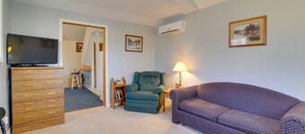 Mountain Retreat w/ Loft, Fire Pit, & Grill