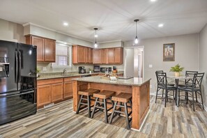 House (4 Bedrooms) | Interior