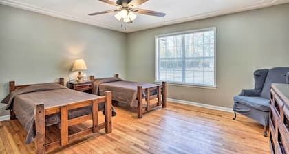 Moncks Corner Home w/ Yard Near Lake Moultrie