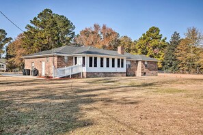 House (4 Bedrooms) | Interior - Moncks Corner Home w/ Yard Near Lake Moultrie (Moncks Corner)