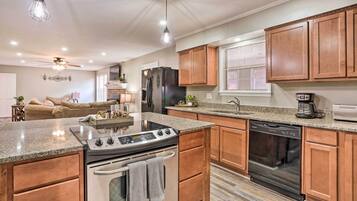 House (4 Bedrooms) | Interior