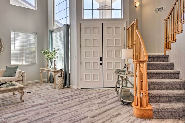 House (5 Bedrooms) | Interior