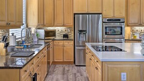 منزل (5 Bedrooms) | المنشأة من الداخل