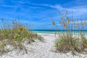 Beach - Vibrant Anna Maria Island Retreat: Walk to Gulf! (Bradenton Beach)