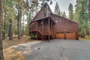 House (4 Bedrooms) | Interior - Hot Tub & Deck: Truckee Golf Course Home (Truckee)