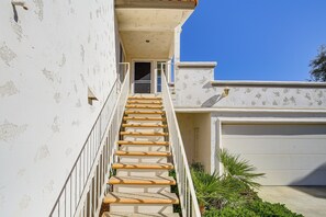 Apartment (2 Bedrooms) | Interior - Luxe Desert Falls Country Club Condo w/ Mtn Views! (Palm Desert)