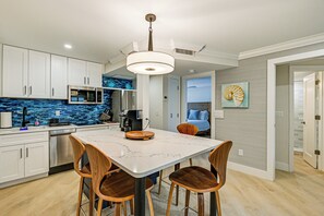 Apartment (2 Bedrooms) | Interior - Upscale Naples Condo w/ Pool Access: Walk to Pier! (Naples)