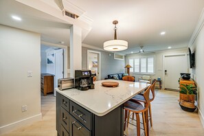 Apartment (2 Bedrooms) | Interior - Upscale Naples Condo w/ Pool Access: Walk to Pier! (Naples)