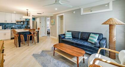 Upscale Naples Condo w/ Pool Access: Walk to Pier!