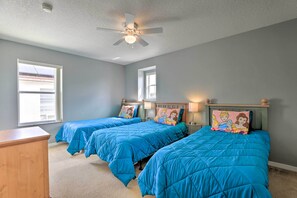 5 bedrooms, iron/ironing board, bed sheets - Spacious Davenport Home w/ Private Pool & Spa (Davenport)