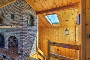 House (3 Bedrooms) | Interior - Biddeford Retreat w/ Deck, Grill & Ocean Views! (Biddeford)