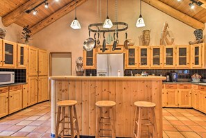 House (2 Bedrooms) | Interior - Eagle Nest Home w/ Hot Tub & Views - 5 Min to Lake (Cimarron)