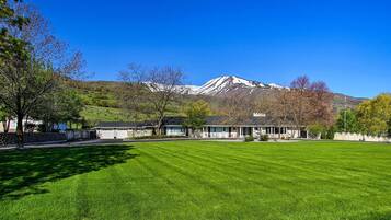 House (4 Bedrooms) | Front of property