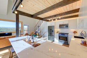 House (3 Bedrooms) | Private kitchen | Microwave, oven, stovetop, dishwasher - Conifer Haven: Hot Tub & Staunton State Park View (Conifer)