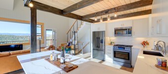 Conifer Haven: Hot Tub & Staunton State Park View