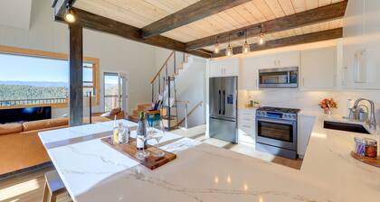 Conifer Haven: Hot Tub & Staunton State Park View