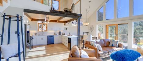 House (3 Bedrooms) | Living area