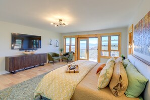3 bedrooms, laptop workspace, iron/ironing board, bed sheets - Conifer Haven: Hot Tub & Staunton State Park View (Conifer)
