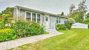 Rumah (3 Bedrooms) | Bagian depan properti