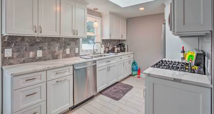 Narragansett Escape by Narrow River & Beaches