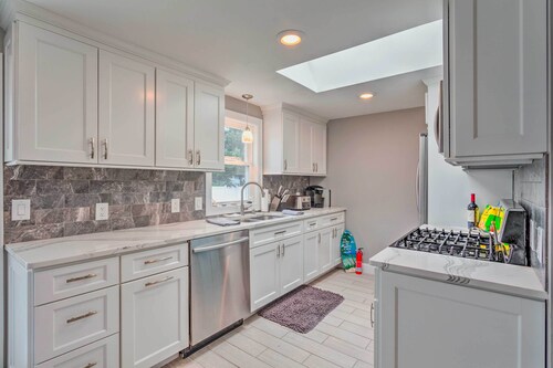 Narragansett Escape by Narrow River & Beaches