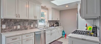 Narragansett Escape by Narrow River & Beaches