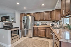 Interior - Colorful Fort Myers Home w/ Sunroom & Patio! (Fort Myers)