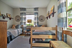 House (2 Bedrooms) | Interior - Renovated 1940's Home With Patio + Backyard! (El Paso)