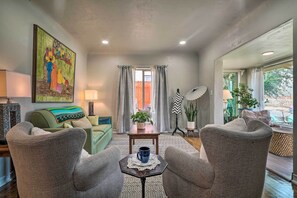 House (2 Bedrooms) | Interior - Renovated 1940's Home With Patio + Backyard! (El Paso)