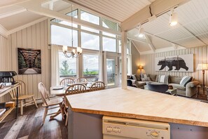 Apartment (2 Bedrooms) | Interior - 1 Mi to Beech Mtn Ski Resort: Home w/ Large Yard (Banner Elk)