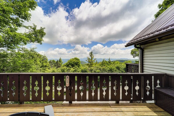 Apartment (2 Bedrooms) | Interior - 1 Mi to Beech Mtn Ski Resort: Home w/ Large Yard (Banner Elk)