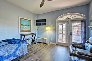 Apartment (0 Bedroom) | Interior - Naples Studio w/ Resort Amenities - Near Marina! (Naples)