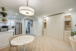 Apartment (0 Bedroom) | Interior - Naples Studio: 1 Block to Beach & Restaurants! (Naples)