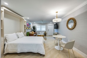 Apartment (0 Bedroom) | Interior - Naples Studio: 1 Block to Beach & Restaurants! (Naples)