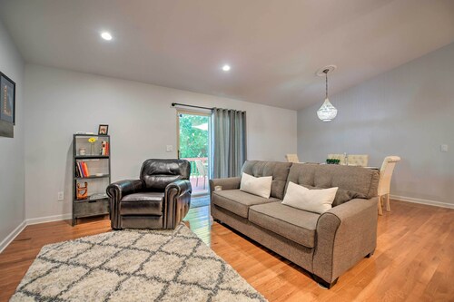 < 2 Mi to the Big House: Family-friendly Home!