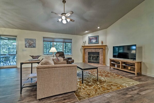 House (3 Bedrooms) | Interior - Hot Springs Village Home, Walk to Lake & Golf (Hot Springs Village)