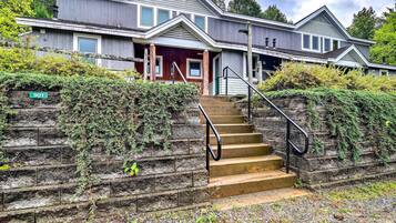 Apartment (2 Bedrooms) | Front of property