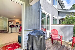 Apartment (2 Bedrooms) | Interior - Cozy Condo w/ Patio, Walk to Burke Mountain! (East Burke)