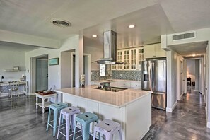 Mikrowelle, Ofen, Herdplatte, Geschirrspüler