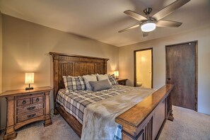 Interior - Mammoth Lakes Condo, Walk to Shuttle + Village (Mammoth Lakes)