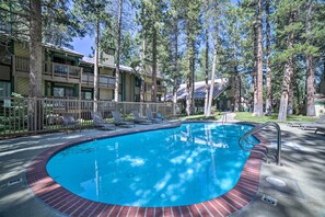 Interior - Mammoth Lakes Condo, Walk to Shuttle + Village (Mammoth Lakes)
