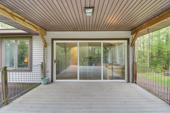 House (2 Bedrooms) | Interior - Dock & Bay Access! Cabin on St. Jeromes Creek (Ridge)