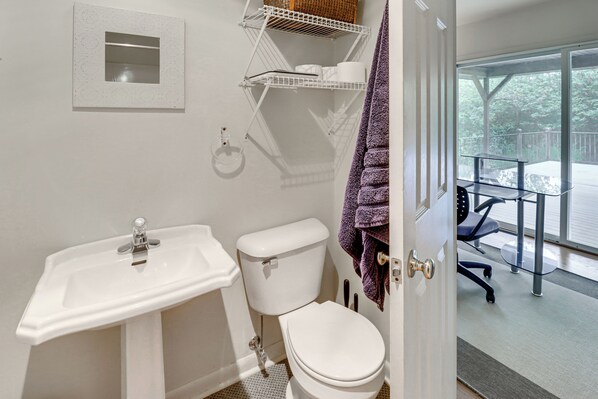 House (2 Bedrooms) | Interior - Dock & Bay Access! Cabin on St. Jeromes Creek (Ridge)