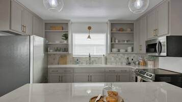 Coffee/tea maker, fridge, microwave, oven