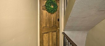 Central Albany Apartment: Walk to State Capitol!