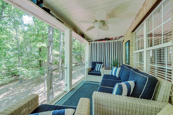 House (3 Bedrooms) | Interior - Spacious Home w/ Deck on Shores of Lake Wylie (York)