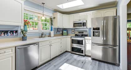 Spacious Home w/ Deck on Shores of Lake Wylie