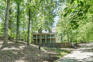 House (3 Bedrooms) | Interior - Spacious Home w/ Deck on Shores of Lake Wylie (York)