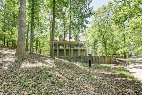 Spacious Home w/ Deck on Shores of Lake Wylie