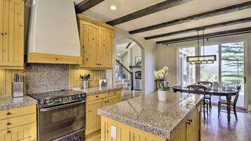 House (4 Bedrooms) | Interior